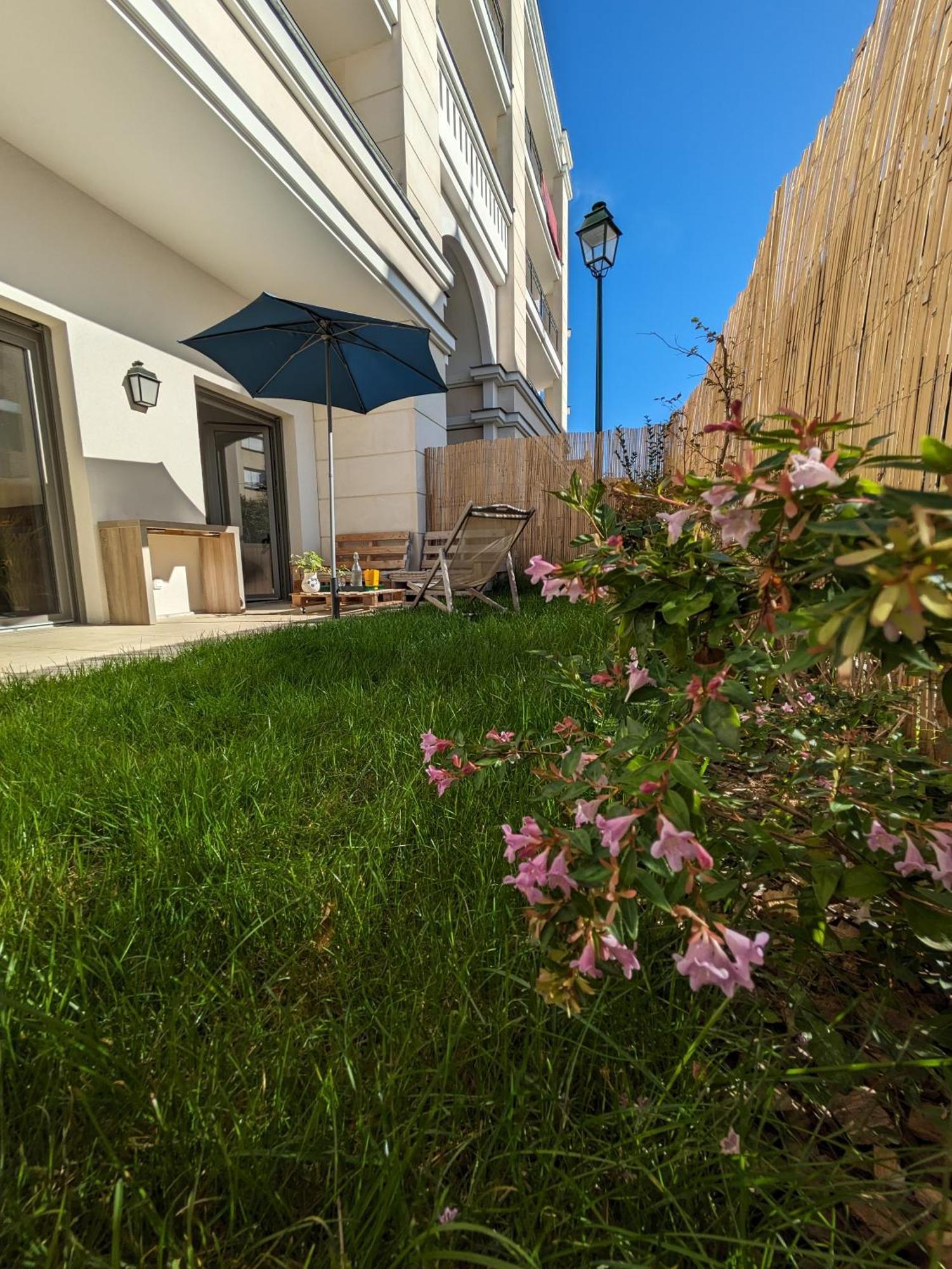 Appartement De Standing Avec Jardin Clamart Eksteriør billede